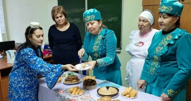 Лениногорскиның «Исток-Башлангыч» үзәгендә татар халкының милли ризыклары турында сөйләштеләр