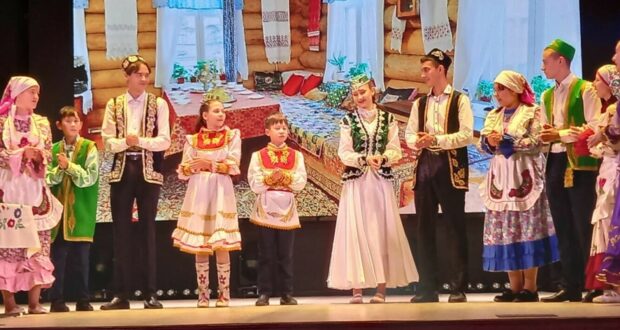 На Уруссинской сцене выступили школьные театральные коллективы