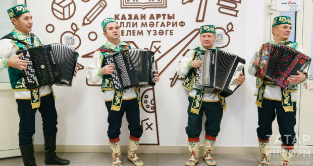 «Халыкның милли үзаңын күтәрергә кирәк»: Арча татар теле укытучыларына үрнәк күрсәтте