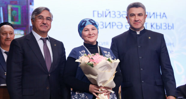 Бөтенроссия “Туган тел” форумының пленар утырышында Бөтендөнья татар конгрессы бүләкләре тапшырылды