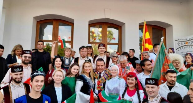 В городе Анталья проходит международный фестиваль тюркских культур “Йорек”