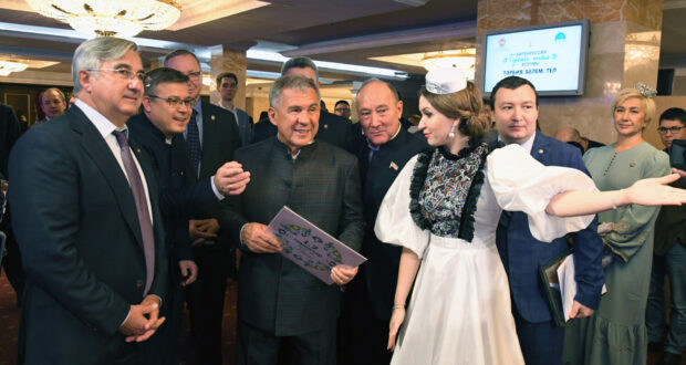 Rustam Minnikhanov takes part in All-Russia Mother Tongue Festival