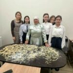 В Зеленодольском районе старшеклассницы приготовили лапшу для бойцов СВО