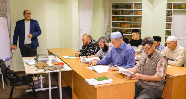 В Центральной мечети Нижнекамска начались курсы по обучению татарскому языку