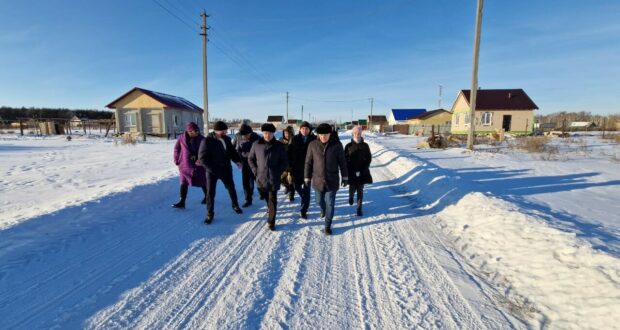 Residents of the burnt Tatar village of Yuldus express their gratitude for help