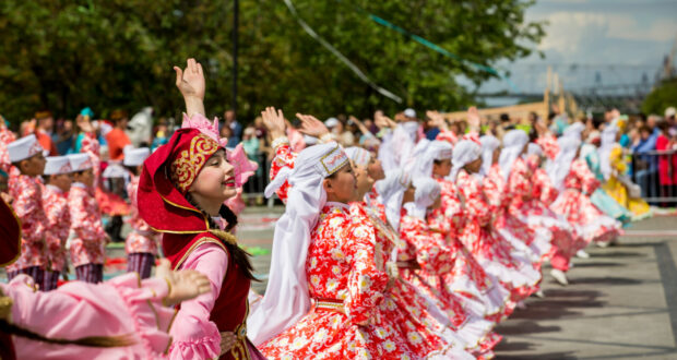 Фестивали и праздники объединяют людей разных национальностей