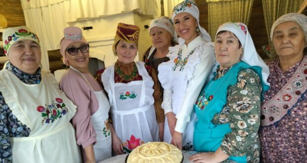 Омскида татар халкының милли ризыкларын пешерү буенча мастер-класс үткәрелде