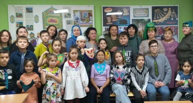В Сургуте прошёл мастер-класс по изготовлению татарского женского нагрудника – изү