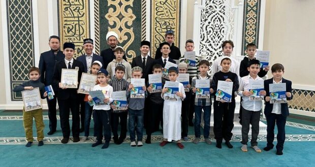 В казанских мечетях «Ахмадзаки» и «Рауза» прошли детские конкурсы чтецов Куръана