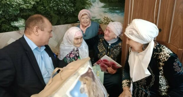 «Всю жизнь в труде»: столетняя жительница Татарстана раскрыла секрет долголетия