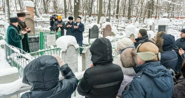 В Казани татарские религиозные деятели почтили память Шигабутдина Марджани