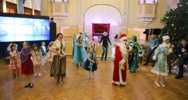 Автономия татар Москвы и Российский детский фонд провели Новогоднюю Ёлку для особенных детей