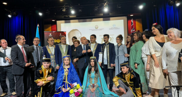 Sydney Tatars visited a photo gallery dedicated to the national cultural heritage of Azerbaijan