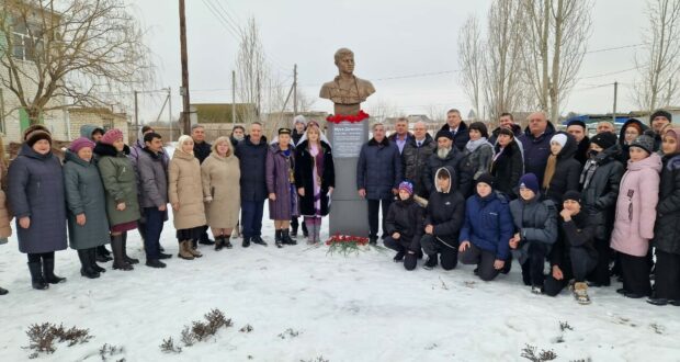 Председатель Национального Совета возложил цветы к бюсту Мусы Джалиля в Волгоградской области