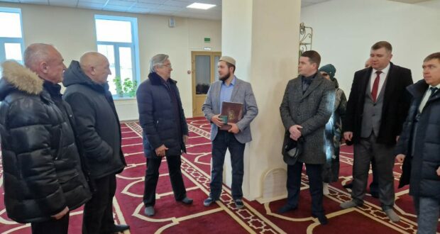 Василь Шайхразиев посетил Соборную мечеть села Средняя Елюзань