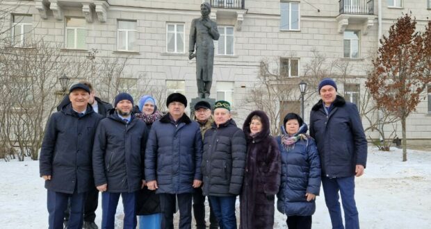 Председатель Национального Совета возложил цветы к памятнику Габдуллы Тукая