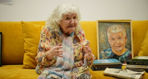 97-летняя Зумарра Халитова: «Я еще живу. Хожу по земле. Пишу книгу о сыне»