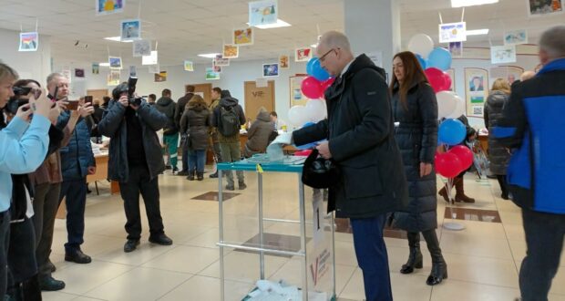 Глава Урая Тимур Закирзянов проголосовал на своём избирательном участке