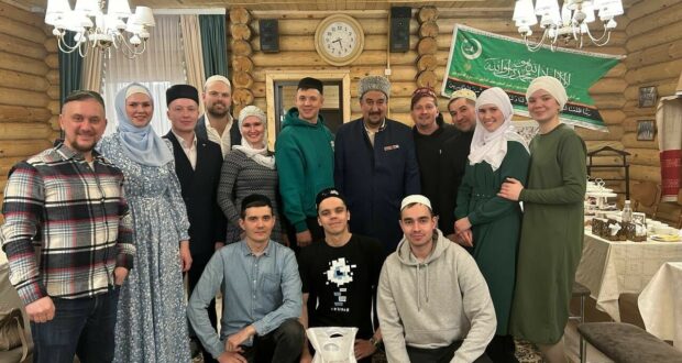 В Исламском культурно-просветительском центре Заволжского района города Ульяновск прошел Татарский молодежный ифтар