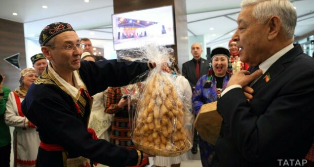 «В душе ощущение праздника»: на выборах угощают блюдами кухонь народов Татарстана