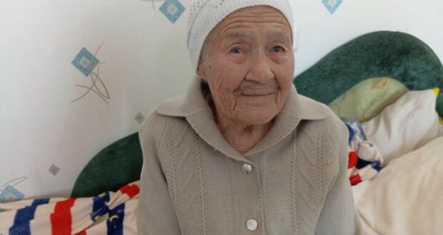 101-летняя Сазида Хаирова исполнила свой гражданский долг дома