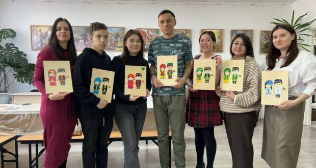 В Екатеринбурге прошел мастер-класс по рисованию “Хорошая парочка. Мин – татарин, син – татарочка”!