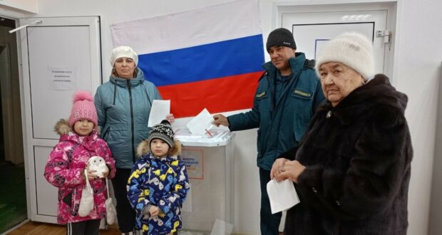 Семья Муратбакиевых приняла участие в акции “Всей семьей на выборы!”