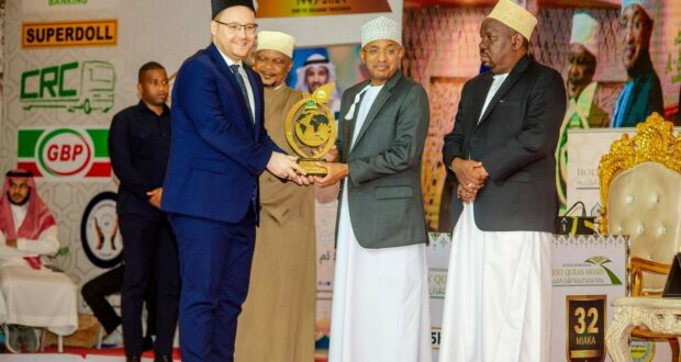 Президент Занзибара наградил муфтия Гайнутдина премией «Человек года» за служение Корану