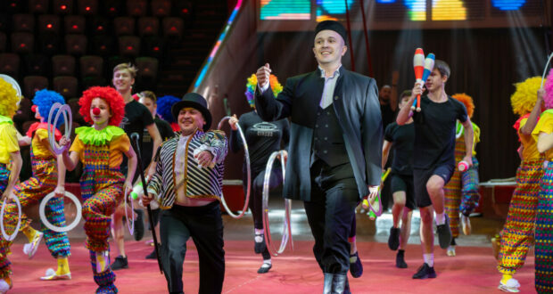 «Чтобы молодежь уловила символы Тукая»: Казанский цирк готовит шоу «На Сенном базаре»