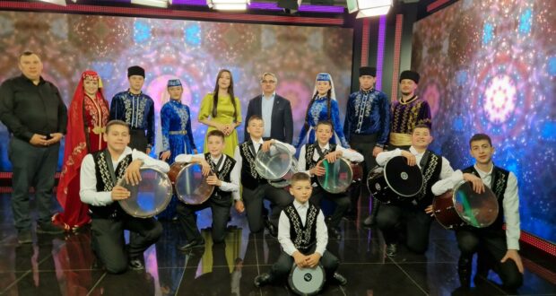 Василь Шайхразиев посетил общественную крымско-татарскую телерадиокомпанию