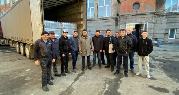 Фура с питьевой водой от Всемирного конгресса татар прибыла в город Орск