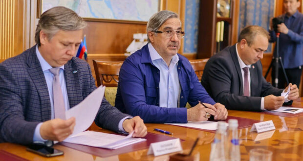Глава Якутии провел рабочую встречу с зампредом Правительства Республики Татарстан