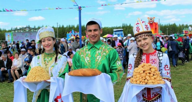 Rais of Tatarstan gives an errand to organize holidays of national cultures at high level