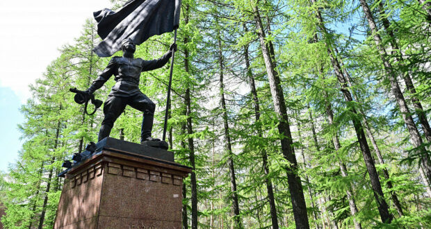 В Уфе в парке Победы открыли памятник Газию Загитову