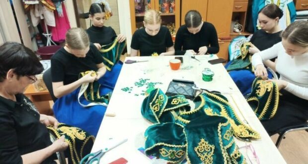 В Менделеевске провели мастер-класс по расшиванию татарского головного убора «Калфак»
