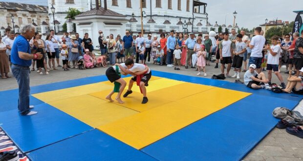 В городе Тобольске состоялся национальный праздник «Сабантуй»