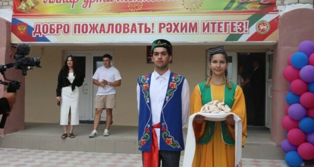 Алпаровская средняя школа отметила юбилей 100-летия