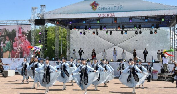 В Москве прошел татарский народный праздник Сабантуй