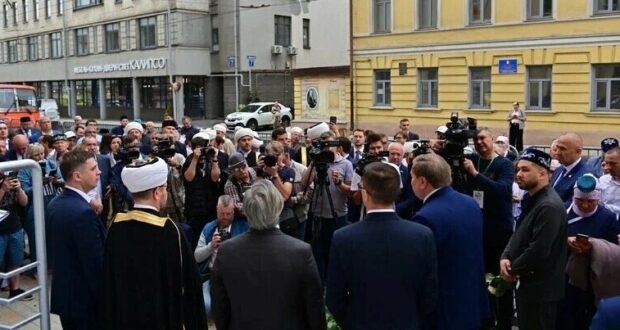 Год назад в Нижнем Новгороде состоялось открытие мемориальной доски великому татарскому певцу