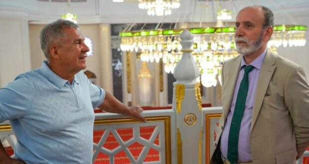 Раис Татарстана посетил соборную мечеть Симферополя