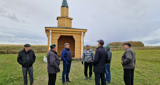 Василь Шайхразиев побывал в Татаро-мусульманском кладбище