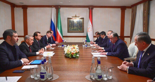 Rustam Minnikhanov holds a meeting with the President of Tajikistan Emomali Rahmon on the sidelines of the BRICS summit