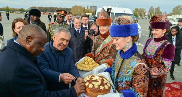 БРИКС саммитында катнашу өчен Казанга Көньяк Африка Республикасы Президенты Матамела Сирил Рамафоса килде