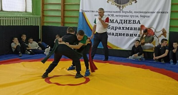 В Псякской средней школе состоялся турнир по национальной борьбе в памяти Габдрахмана Гимадиева