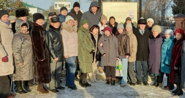 Сәүдәгәр-меценат Туктасын Әйтмөхәммәтов акчасына салынган мәчет янында мәгълүмат тактасы куелды