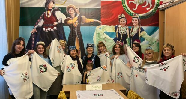 Tatar Arts and Crafts Club “Miras” hosted a master class “Painting on Fabric”