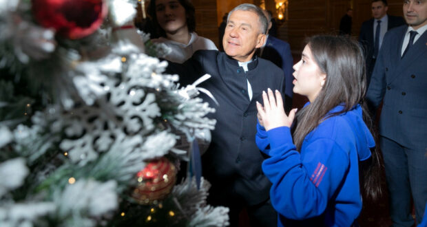 Rustam Minnikhanov takes part in All-Russia charity action “The Fir Tree of Wishes”