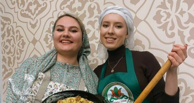 Tatar youth gather for a culinary master class