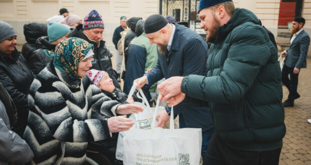 Изге Рамазан ае уңаеннан мөселман эшмәкәрләре азык-төлек җыелмалары таратты