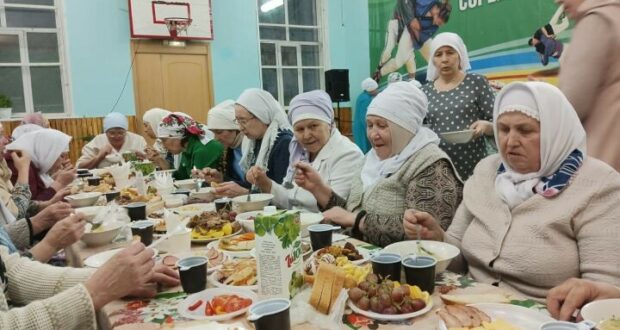 In the village of Chulpanovo, the first iftar for the residents was organized by the Suleimanov family